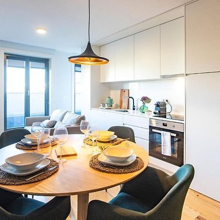 Stylish Studio W/ Ac & Balcony By Lovelystay Porto Exterior photo