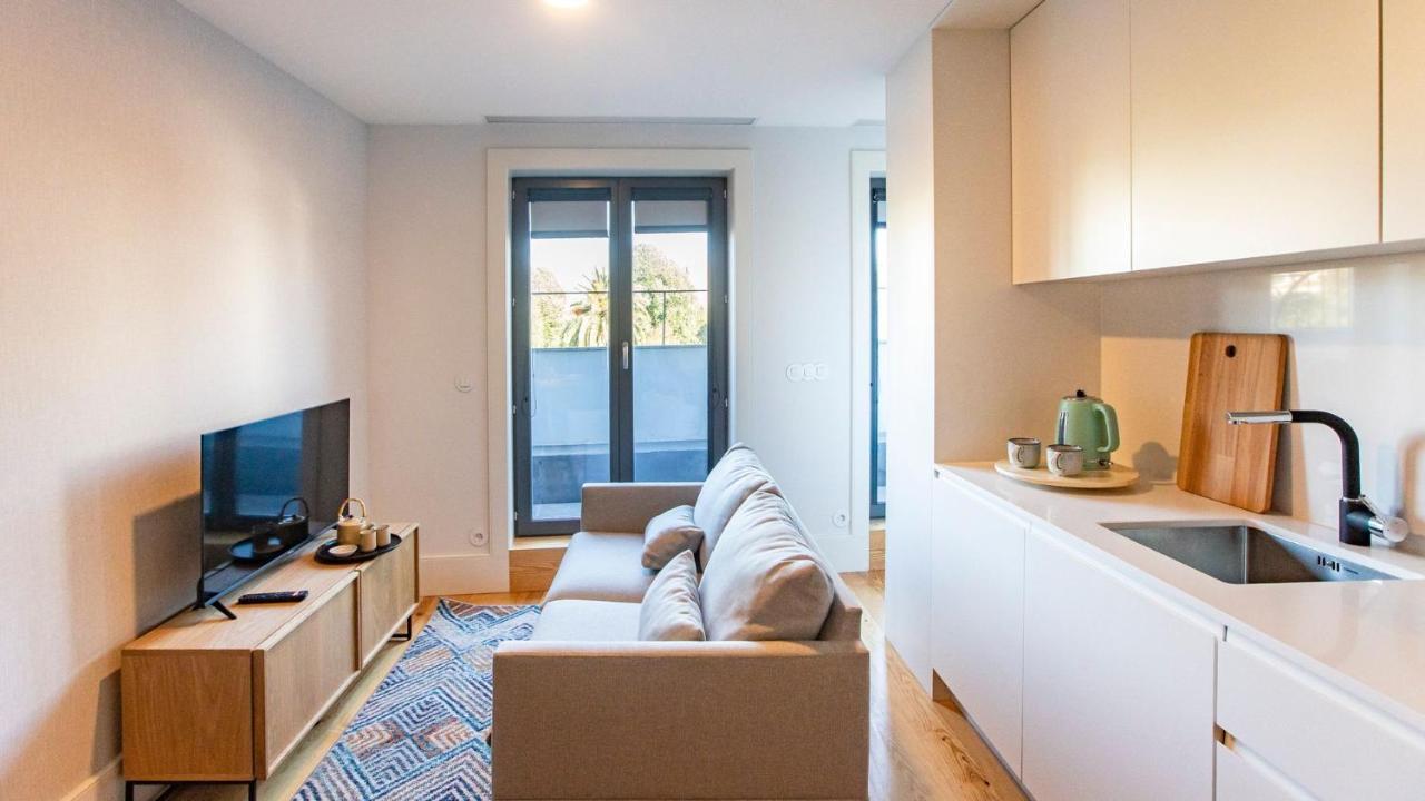 Stylish Studio W/ Ac & Balcony By Lovelystay Porto Exterior photo