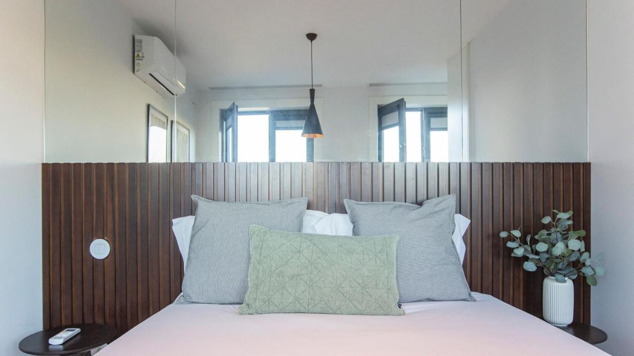 Stylish Studio W/ Ac & Balcony By Lovelystay Porto Exterior photo