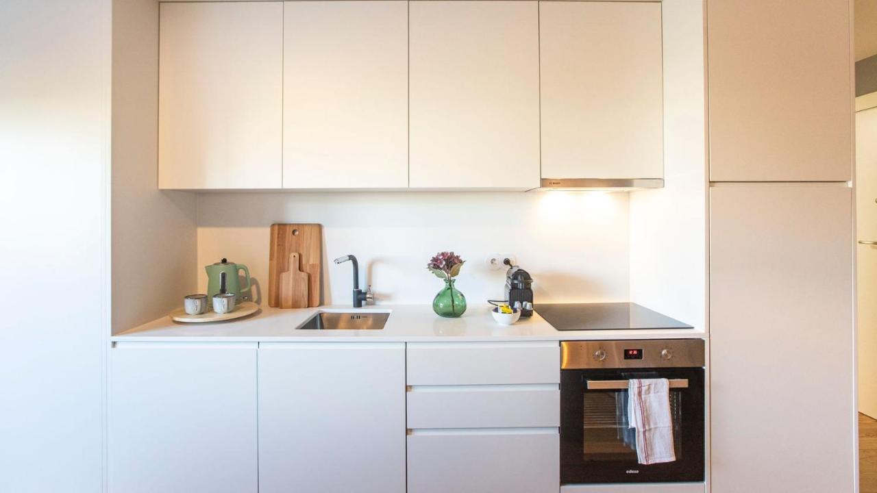 Stylish Studio W/ Ac & Balcony By Lovelystay Porto Exterior photo