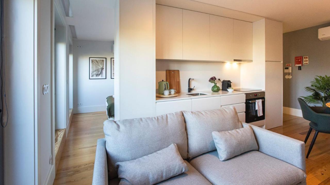 Stylish Studio W/ Ac & Balcony By Lovelystay Porto Exterior photo