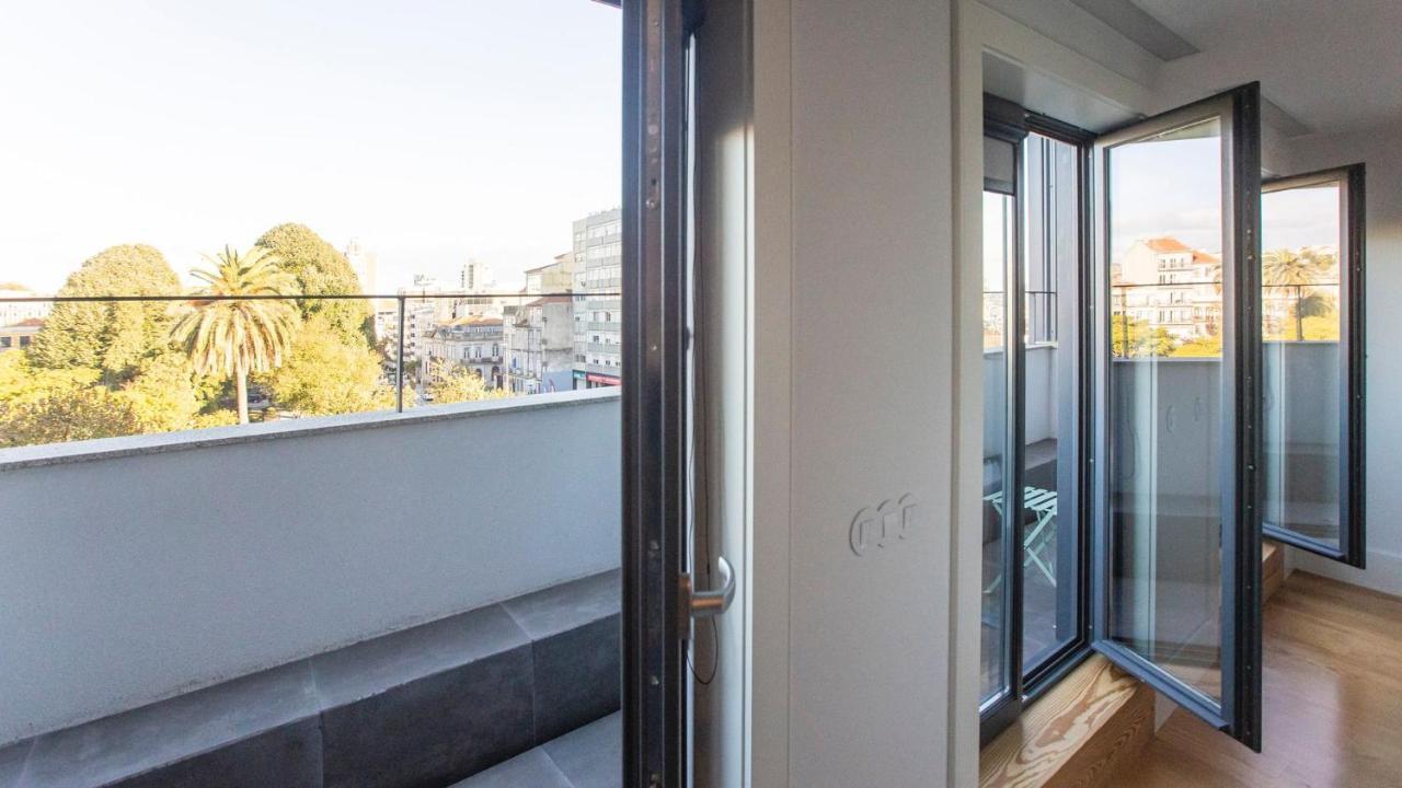 Stylish Studio W/ Ac & Balcony By Lovelystay Porto Exterior photo